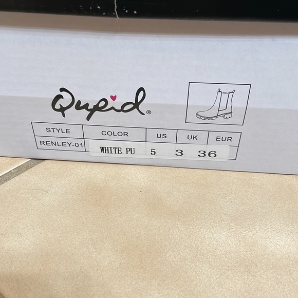 Qupid size 5 white chelsey boots - Picture 4 of 5